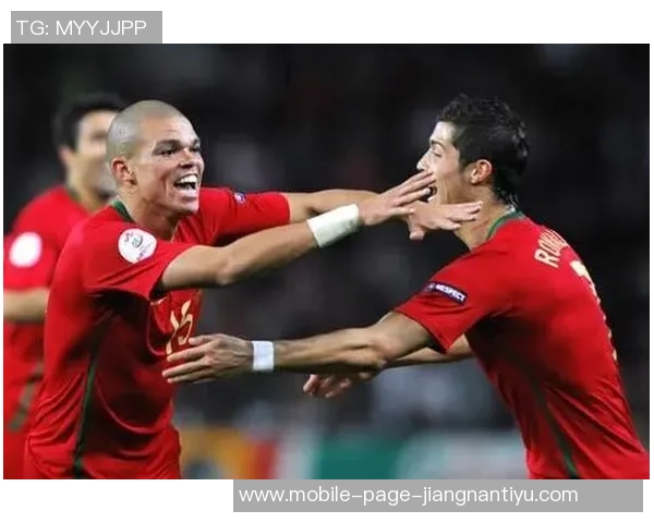 哈兰德分享与家人温馨合照感慨兄弟情深老大陪伴温暖心灵 哈兰德分享与家人温馨合照感慨兄弟情深老大陪伴温暖心灵